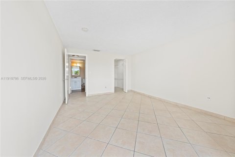Condominio en venta en Miami Beach, Florida, 1 dormitorio, 68.84 m2 № 1972080 - foto 7