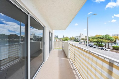 Condominio en venta en Miami Beach, Florida, 1 dormitorio, 68.84 m2 № 1972080 - foto 14