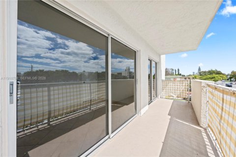 Condominio en venta en Miami Beach, Florida, 1 dormitorio, 68.84 m2 № 1972080 - foto 15