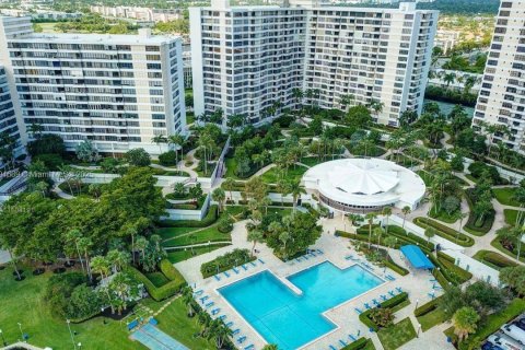 Copropriété à vendre à Hallandale Beach, Floride: 2 chambres, 146.79 m2 № 1977334 - photo 24