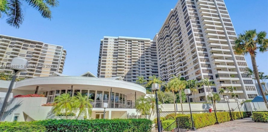 Condo à Hallandale Beach, Floride, 2 chambres  № 1977334