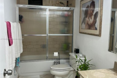 Copropriété à vendre à Hallandale Beach, Floride: 2 chambres, 146.79 m2 № 1977334 - photo 12