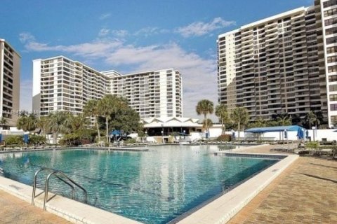 Copropriété à vendre à Hallandale Beach, Floride: 2 chambres, 146.79 m2 № 1977334 - photo 18