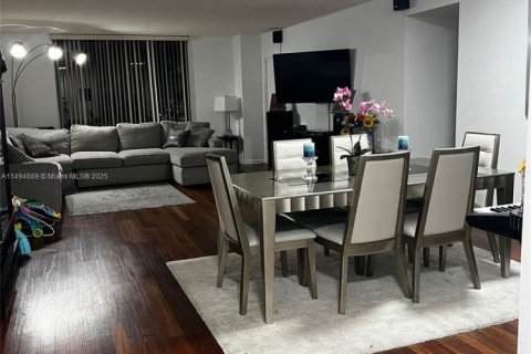 Copropriété à vendre à Hallandale Beach, Floride: 2 chambres, 146.79 m2 № 1977334 - photo 4