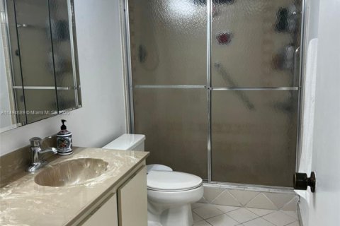 Copropriété à vendre à Hallandale Beach, Floride: 2 chambres, 146.79 m2 № 1977334 - photo 16