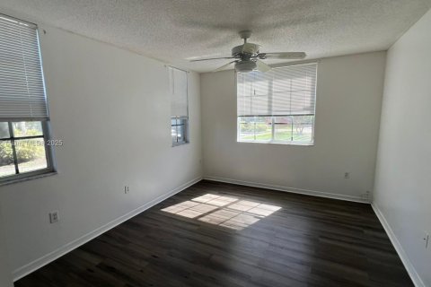 Condominio en venta en Pembroke Pines, Florida, 3 dormitorios, 115.2 m2 № 1952655 - foto 9