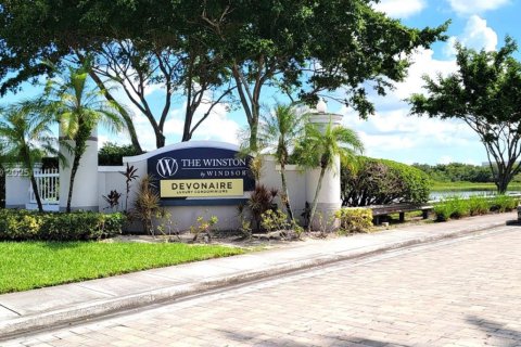 Condominio en venta en Pembroke Pines, Florida, 3 dormitorios, 115.2 m2 № 1952655 - foto 1