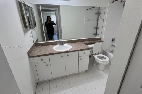 Condominio en venta en Pembroke Pines, Florida, 3 dormitorios, 115.2 m2 № 1952655 - foto 13
