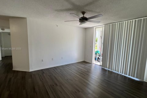 Condominio en venta en Pembroke Pines, Florida, 3 dormitorios, 115.2 m2 № 1952655 - foto 7