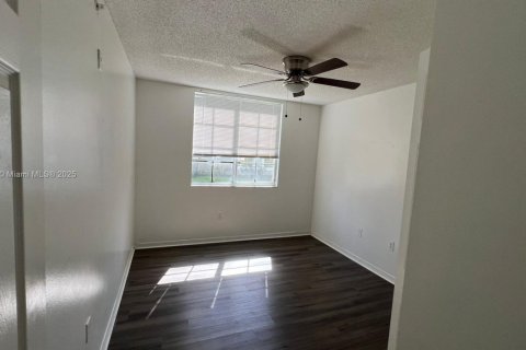 Condominio en venta en Pembroke Pines, Florida, 3 dormitorios, 115.2 m2 № 1952655 - foto 10