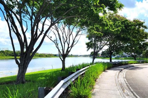 Condominio en venta en Pembroke Pines, Florida, 3 dormitorios, 115.2 m2 № 1952655 - foto 21