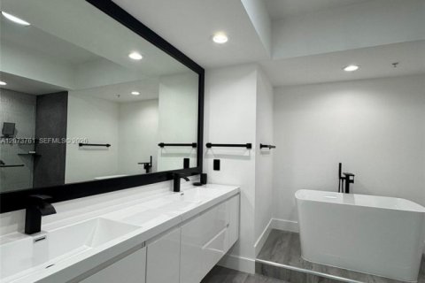 Condo à North Miami, Floride, 3 chambres  № 2332404