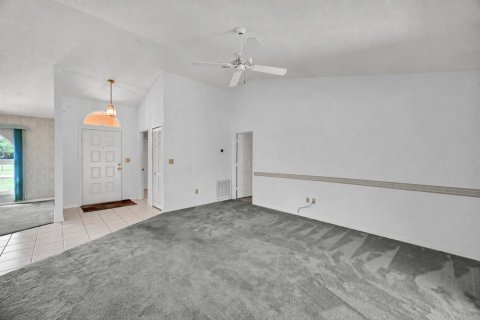 House in Sebastian, Florida 3 bedrooms, 175.21 sq.m. № 2083524 - photo 28