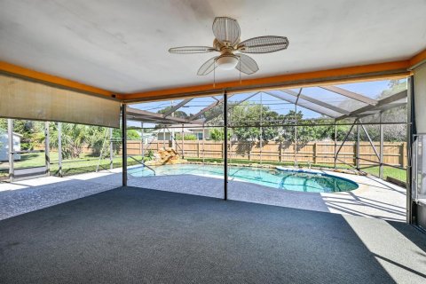 House in Sebastian, Florida 3 bedrooms, 175.21 sq.m. № 2083524 - photo 11