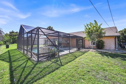 House in Sebastian, Florida 3 bedrooms, 175.21 sq.m. № 2083524 - photo 16