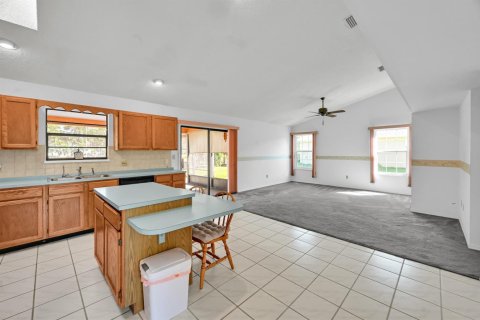 House in Sebastian, Florida 3 bedrooms, 175.21 sq.m. № 2083524 - photo 18