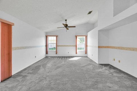 House in Sebastian, Florida 3 bedrooms, 175.21 sq.m. № 2083524 - photo 19