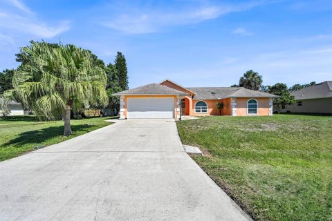 House in Sebastian, Florida 3 bedrooms, 175.21 sq.m. № 2083524