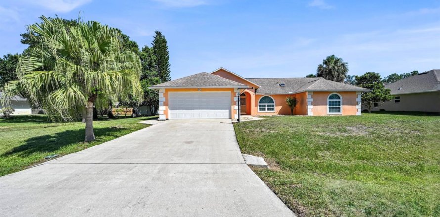 House in Sebastian, Florida 3 bedrooms, 175.21 sq.m. № 2083524