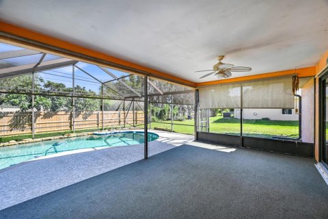 House in Sebastian, Florida 3 bedrooms, 175.21 sq.m. № 2083524 - photo 10