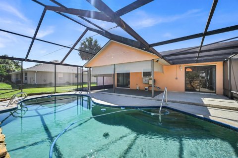 House in Sebastian, Florida 3 bedrooms, 175.21 sq.m. № 2083524 - photo 9