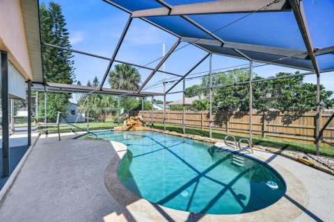 House in Sebastian, Florida 3 bedrooms, 175.21 sq.m. № 2083524 - photo 8