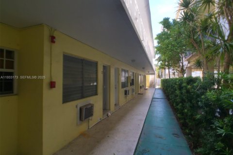 Condominio en alquiler en Miami Beach, Florida, 38 m2 № 1991913 - foto 2