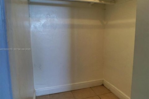 Condominio en alquiler en Miami Beach, Florida, 38 m2 № 1991913 - foto 13