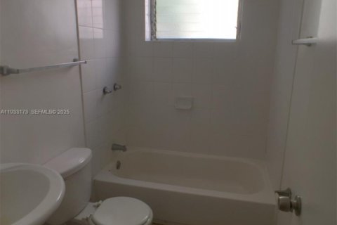 Condominio en alquiler en Miami Beach, Florida, 38 m2 № 1991913 - foto 11