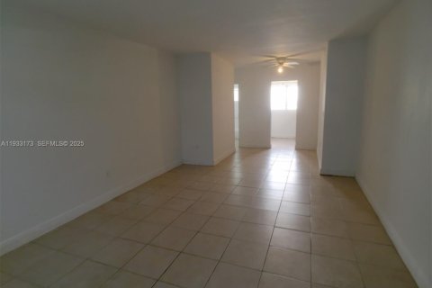 Condominio en alquiler en Miami Beach, Florida, 38 m2 № 1991913 - foto 3