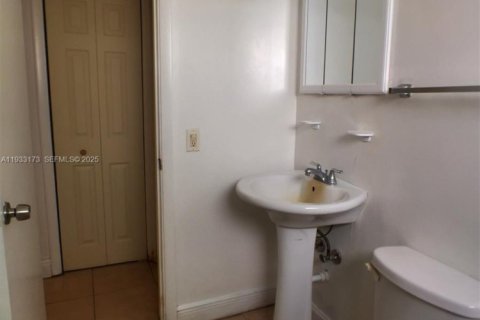 Condominio en alquiler en Miami Beach, Florida, 38 m2 № 1991913 - foto 12