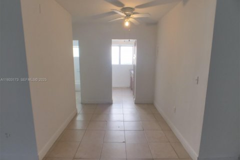 Condominio en alquiler en Miami Beach, Florida, 38 m2 № 1991913 - foto 5