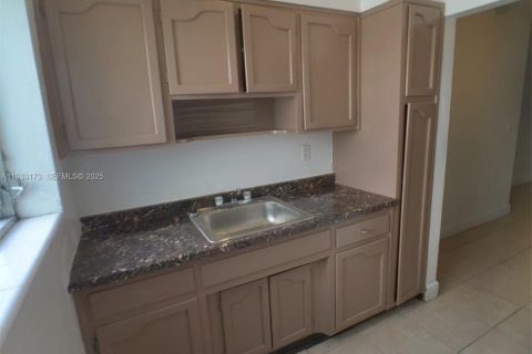 Condominio en alquiler en Miami Beach, Florida, 38 m2 № 1991913 - foto 8