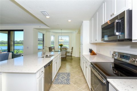 Condo in Bradenton, Florida, 2 bedrooms in LAKEWOOD NATIONAL  № 1680864 - photo 11