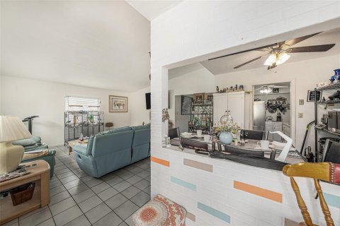 Villa ou maison à vendre à Palm Harbor, Floride: 4 chambres, 137.87 m2 № 1906683 - photo 10