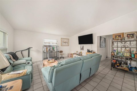 Villa ou maison à vendre à Palm Harbor, Floride: 4 chambres, 137.87 m2 № 1906683 - photo 8