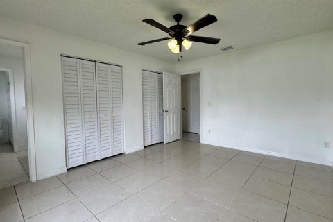 Villa ou maison à louer à Kissimmee, Floride: 3 chambres, 127.93 m2 № 2419033 - photo 5