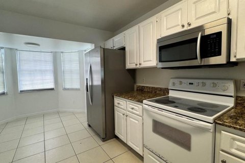 Villa ou maison à louer à Kissimmee, Floride: 3 chambres, 127.93 m2 № 2419033 - photo 3