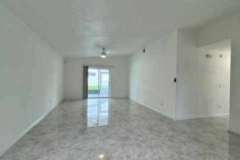 Villa ou maison à louer à Kissimmee, Floride: 3 chambres, 127.93 m2 № 2419033 - photo 2