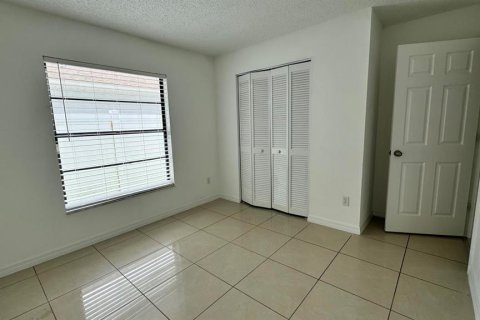 Villa ou maison à louer à Kissimmee, Floride: 3 chambres, 127.93 m2 № 2419033 - photo 9