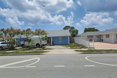 Casa en venta en West Palm Beach, Florida, 4 dormitorios, 171.03 m2 № 759858 - foto 1