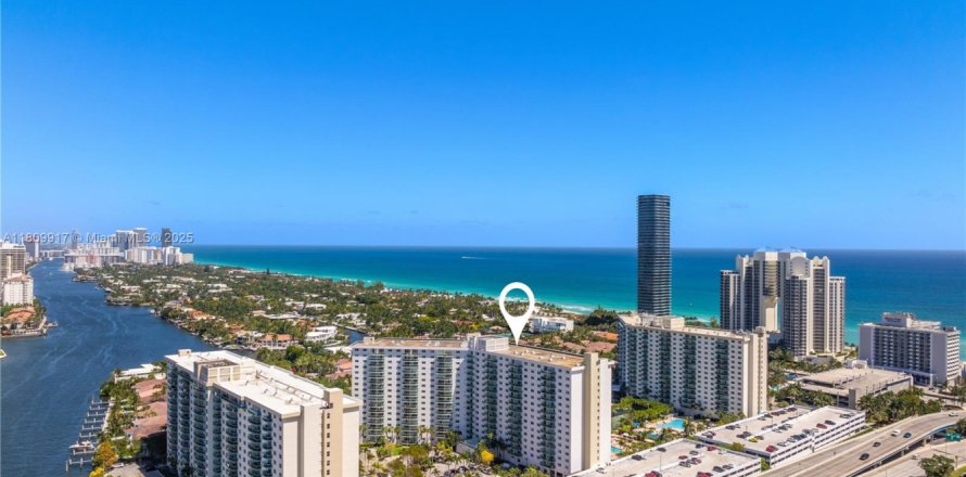 Condo in Sunny Isles Beach, Florida, 1 bedroom № 1935607