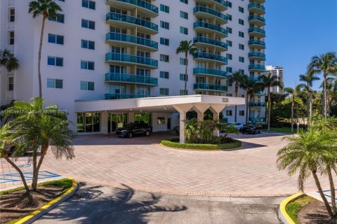Copropriété à vendre à Sunny Isles Beach, Floride: 1 chambre, 93.37 m2 № 1935607 - photo 19