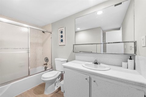 Copropriété à vendre à Sunny Isles Beach, Floride: 1 chambre, 93.37 m2 № 1935607 - photo 15