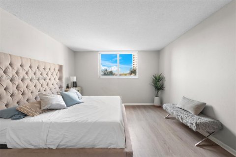 Copropriété à vendre à Sunny Isles Beach, Floride: 1 chambre, 93.37 m2 № 1935607 - photo 14