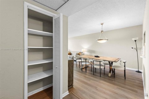 Copropriété à vendre à Sunny Isles Beach, Floride: 1 chambre, 93.37 m2 № 1935607 - photo 11