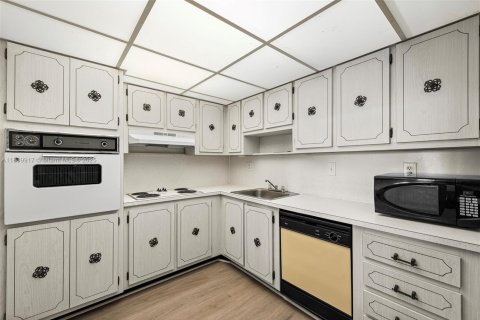 Copropriété à vendre à Sunny Isles Beach, Floride: 1 chambre, 93.37 m2 № 1935607 - photo 9