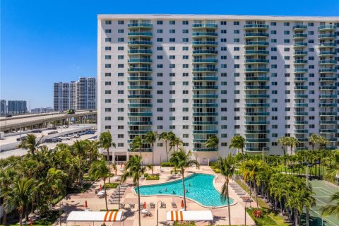 Copropriété à vendre à Sunny Isles Beach, Floride: 1 chambre, 93.37 m2 № 1935607 - photo 21