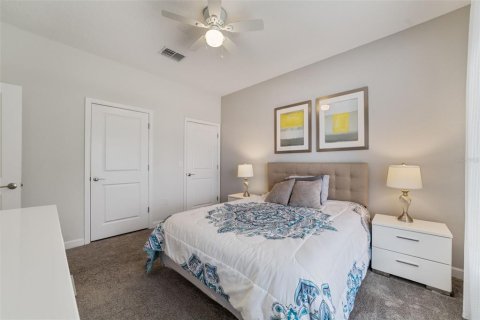Townhouse in Davenport, Florida 4 bedrooms, 177.81 sq.m. № 2121105 - photo 13