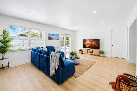 Villa ou maison à vendre à Miami, Floride: 5 chambres, 252.42 m2 № 2078217 - photo 9